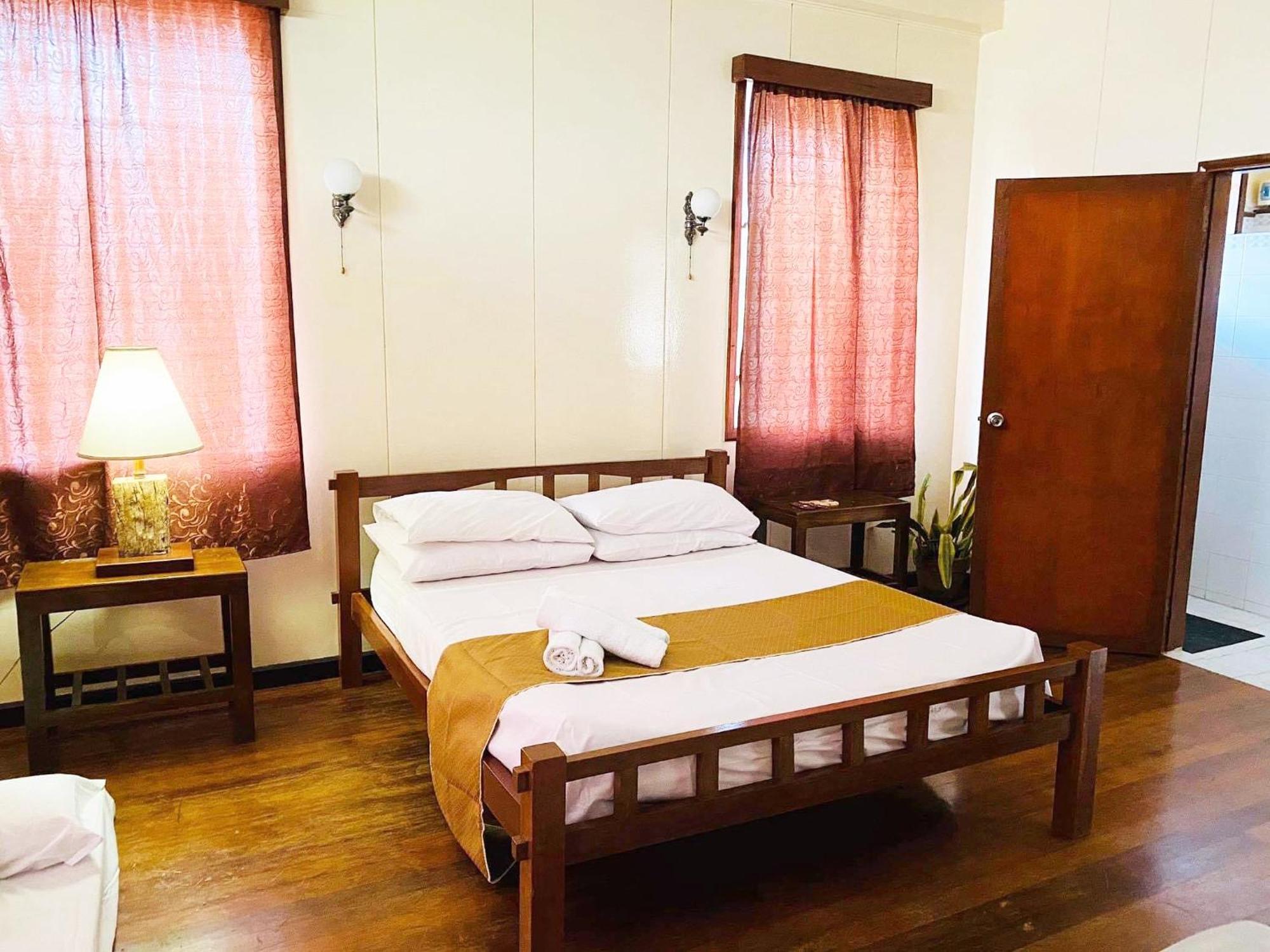 Casa Don Julian Guesthouse Bais المظهر الخارجي الصورة