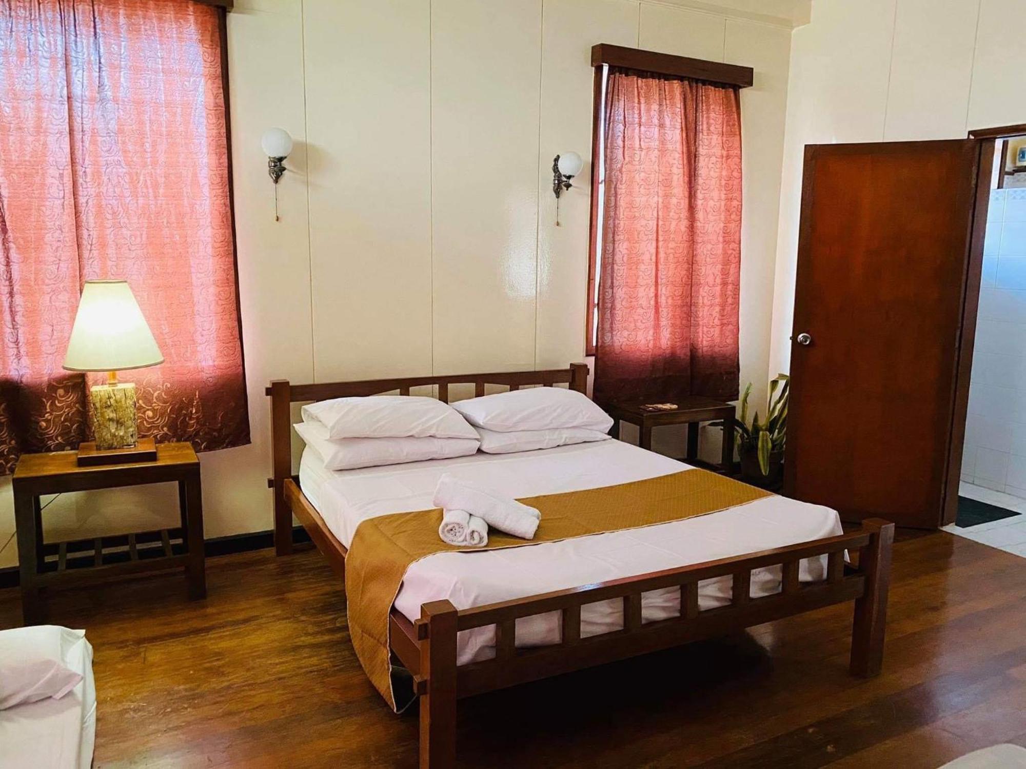 Casa Don Julian Guesthouse Bais المظهر الخارجي الصورة