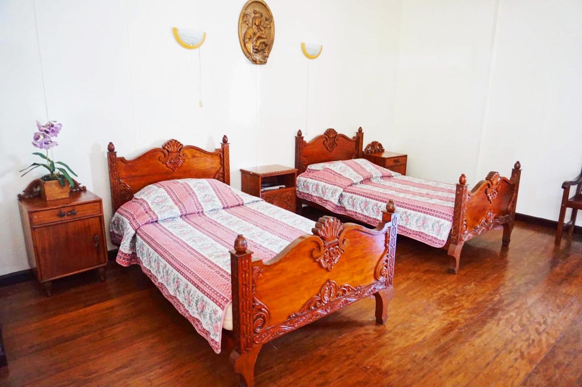 Casa Don Julian Guesthouse Bais المظهر الخارجي الصورة